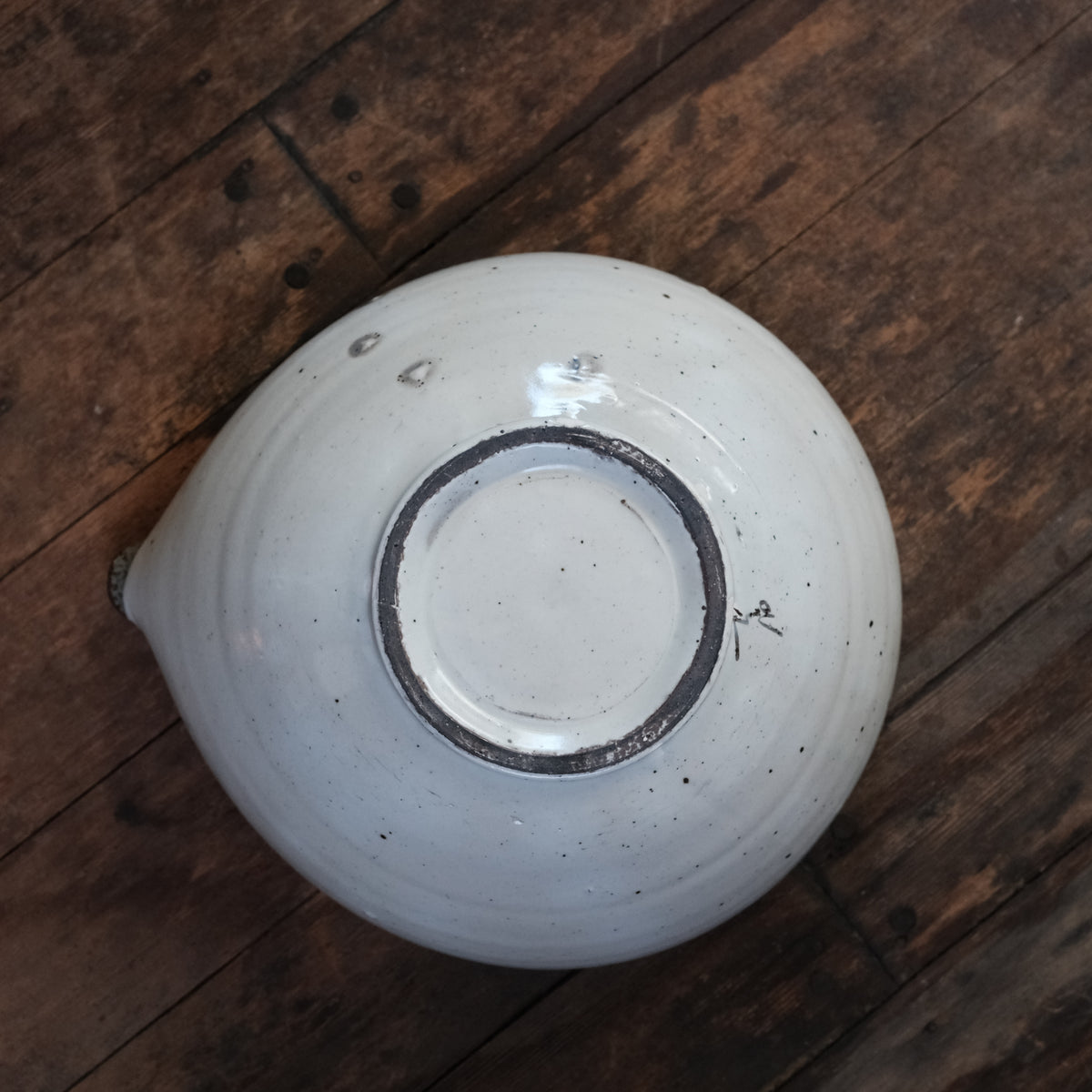 Spouted Serving Bowl, White