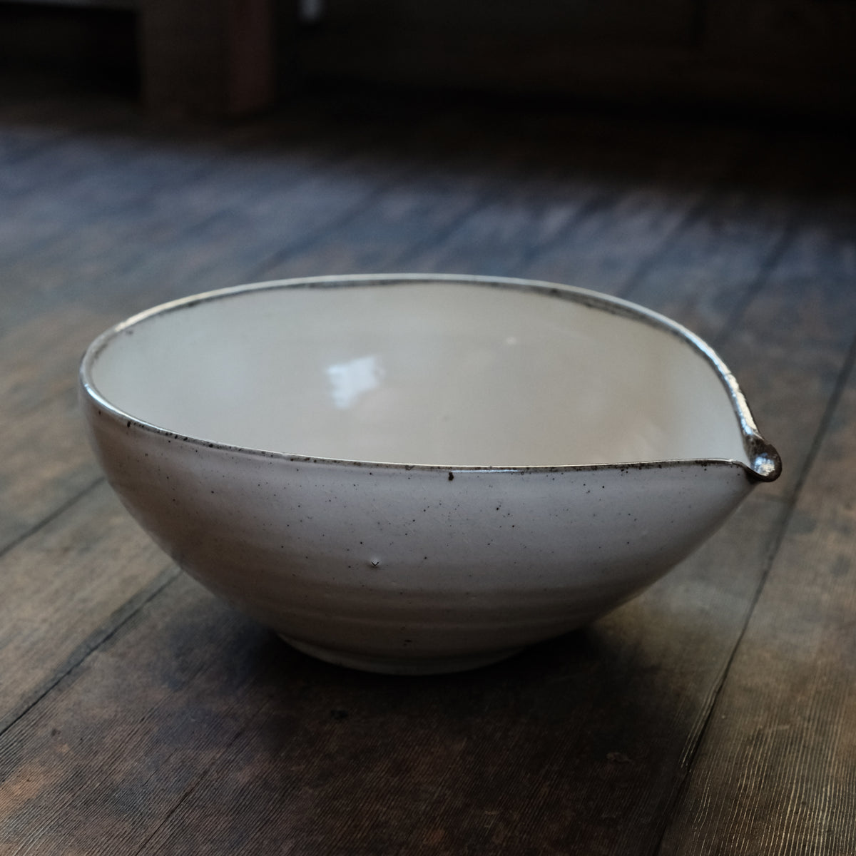 Spouted Serving Bowl, White