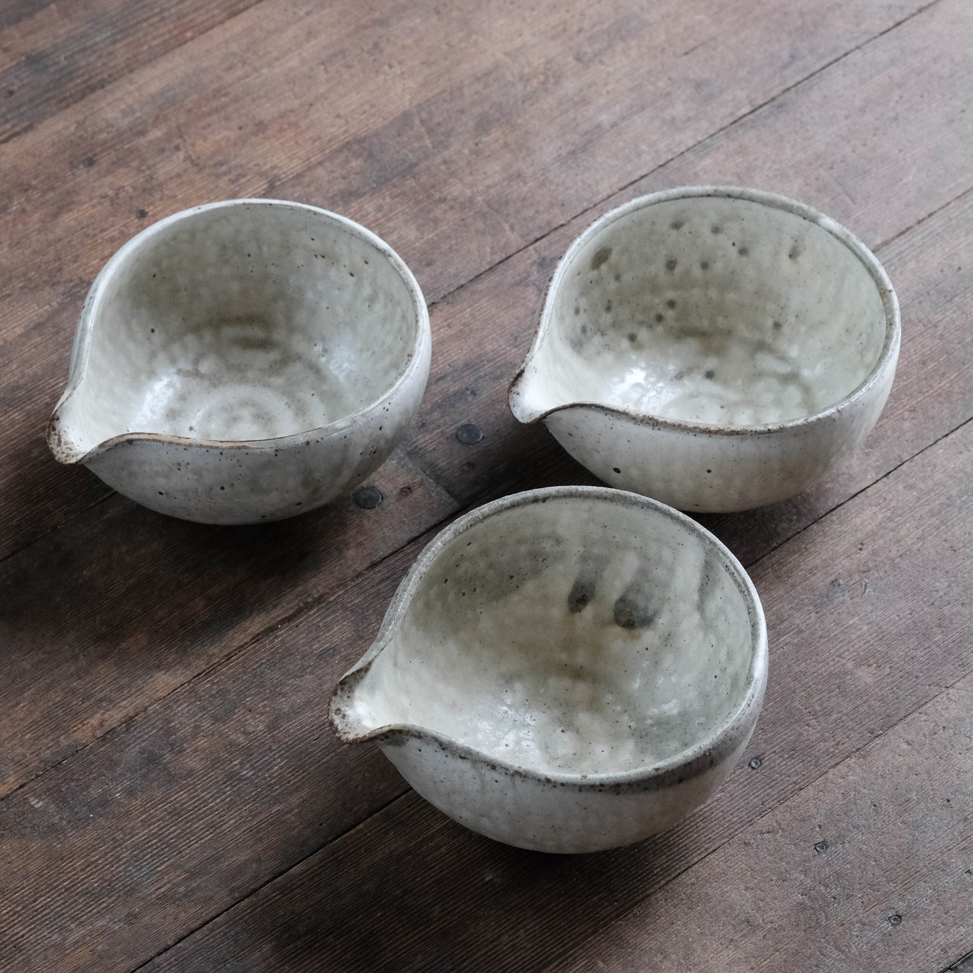 Three Pouring Bowls, Sugu