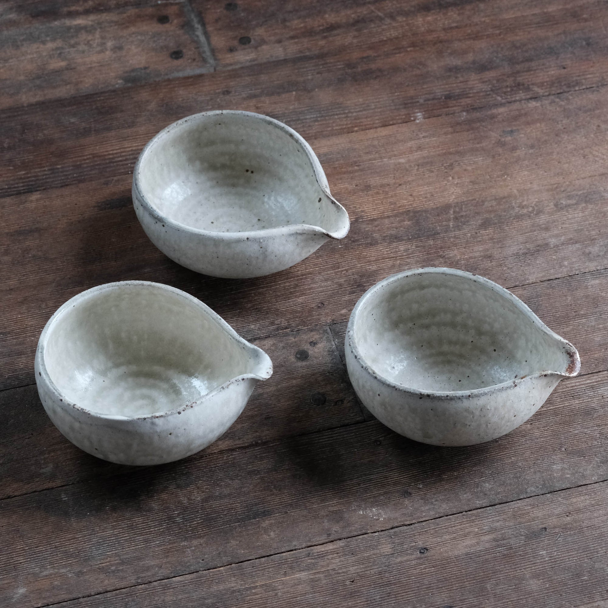 Three Pouring Bowls, Sugu