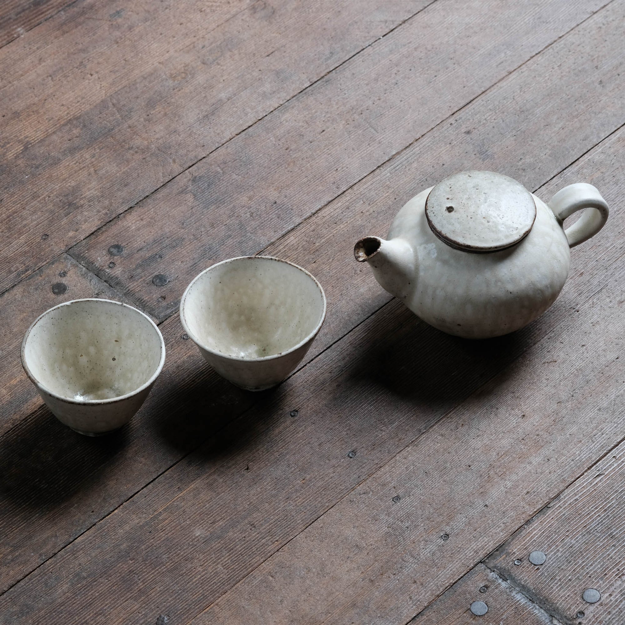 Teapot Set in Ash, Clay Handle