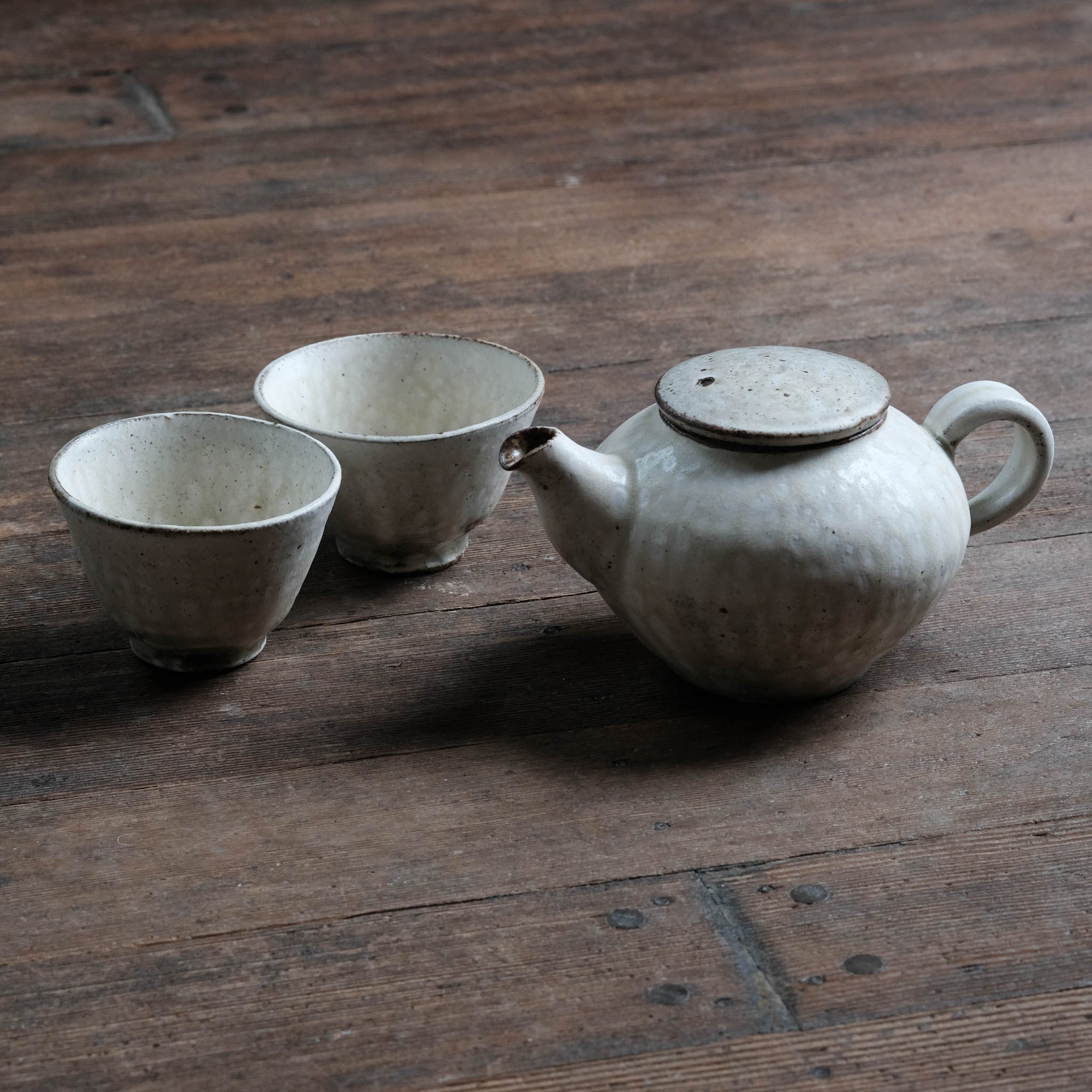 Teapot Set in Ash, Clay Handle